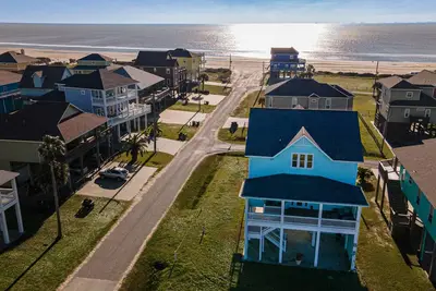 Image de Beach View 2nd row! 4 Br Sleeps 12, Hot tub, Movie projector, Ping pong