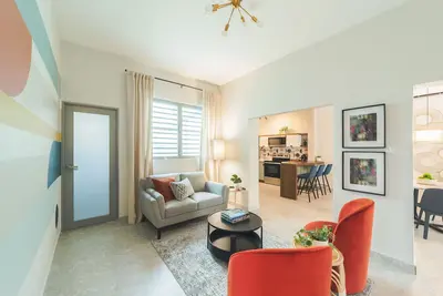 Image de 2 Stylish Remodeled Units - Generator - Near Placita - 6 Ensuite Bathrooms