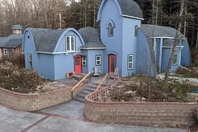 Image de Beautiful innovative masonry with arches and domes. Pet-Friendly!