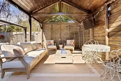 Image de Charming Cottage! Great for Couples. No cleaning Fee :)