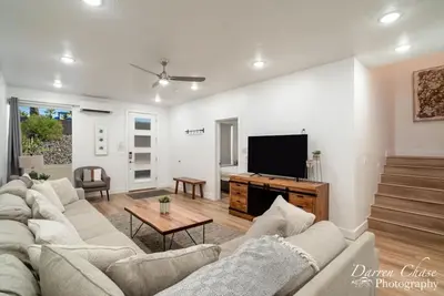 Image de Luxury 4 bed 4 bath townhome w/ fire pit, pool, hot tub, and pickleball courts!
