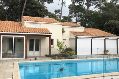 Image de Maison de vacances avec piscine partagée, terrasse privée et jardin partagé