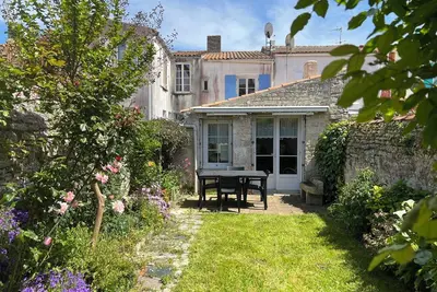 Image de Maison de vacances 'Maison Au Cœur Du Château D'Oléron' avec terrasse privée et Wi-Fi