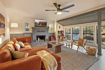 Image de Stylish 3br Sedona retreat with hot tub & firepit
