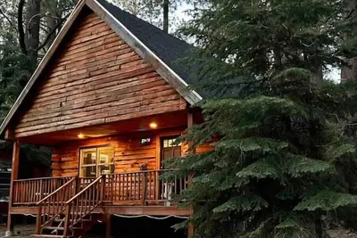 Image de Majestic Mountain Log Cabin by the Lake