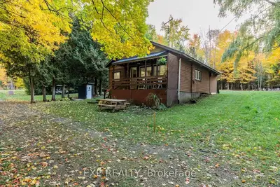 Image de Four season cabin located steps from Lake Eugenia. 10 min drive from Bvsc