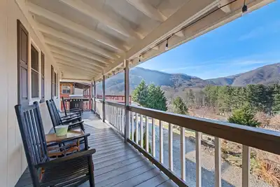 Image de Smoky Mountain Solace-Stunning Views! Fantastic Location! Pet Friendly