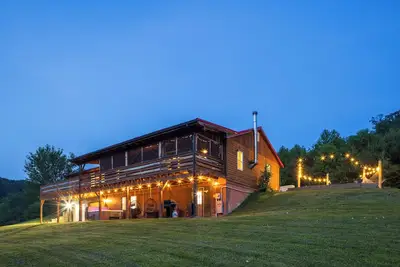 Image de Nature Retreat: Hot Tub, Fire Pit & Hocking Hills