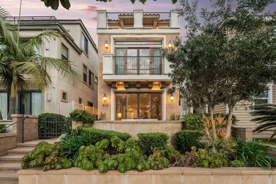 Image de Surf, Sun &Fun! Beachside Bliss-4 Blocks to Waves