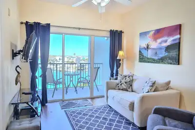 Image de Waterfront Balcony, Great Location in the Heart of Madeira Beach with Heated Pool.
