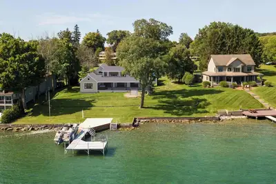 Image de Complete Remodel - Skaneateles Lake Level Lakefront - Ready Summer 2025!