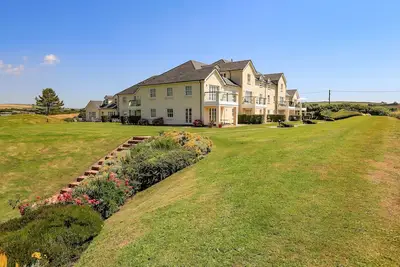 5 Thurlestone Beach, pet friendly, with a garden in Thurlestone
