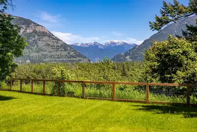 Image de Scenic Bluebird House with Mountain views, Ac & Hot tub!