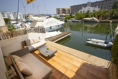 Image de Maison à 10 minutes de la plage et du centre-ville idéal pour les familles