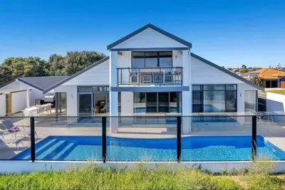 Image de Waterfront Oasis! with Private Pool