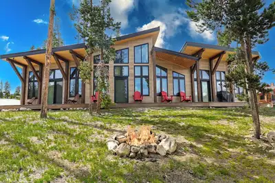 Image de Welcome to Lazy Moose Lodge– A Luxurious Mountain Escape