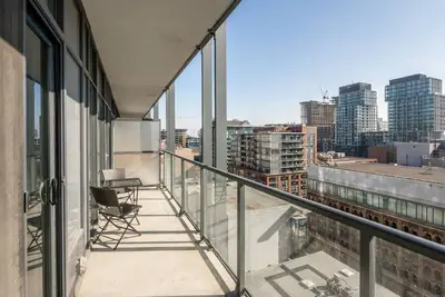 Image de 105 George St #1108 · Newly Designed 1br Condo in Popular King East