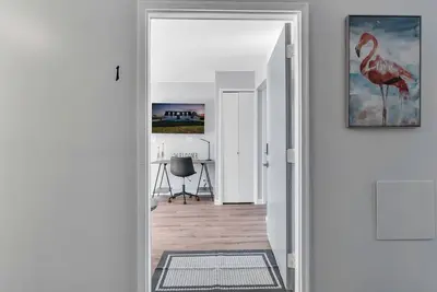 Image de Fenton Flats- Suite 1 With On Site Hot Tub and Personal Garage