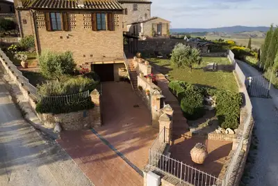 Image de Cozy country villa nestled in the hills of Crete Senesi