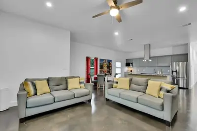 Image de 3 Bd-3bath-Parking 4 cars + -Sleeps 10 - Horseshoe Bay -Marble Falls- Game Room!