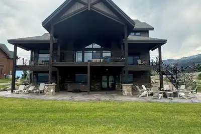 Image de New Luxurious waterfront cabin on Henry's Lake. 26 minutes to West Yellowstone