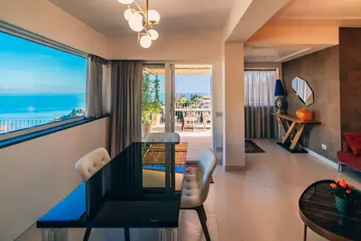 Image de Luxurious apartment five minutes from the Greek Theater and the city center