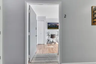 Image de Fenton Flats- Suite 2 With On Site Hot Tub and Personal Garage