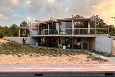 Image de Modern Cape Cod Oasis