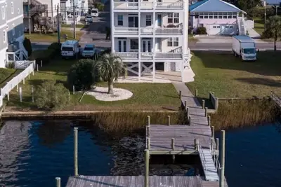 Image de Luxury canal front 3 bedroom condo with boat dock and central location