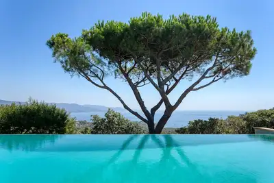 Image de La Petite Bastide, Villa de rêve au Gaou Bénat, Vue mer panoramique et piscine!