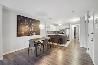 Image de #205 Beautiful & Spacious Condo Plateau