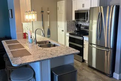 Image de Lake Condo Retreat! Remodeled lake front condominium with great views