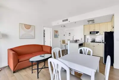 Image de International dr/Universal 2 Bedrooms King Suite with free parking