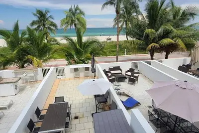 Image de Unique Oceanview Terrance Beach Access Apartment with free parking