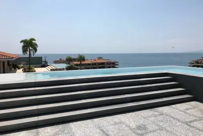 Image de Gorgeous Zona Romantica Condo, still private and quiet when you want to relax.