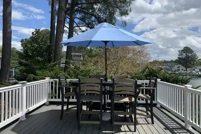 Image de Incredible Bayfront Home with Amazing Sunsets! A warm home with lots of space
