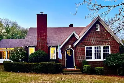 Image de Avail April 5-8. Ideal for Masters! 3 bedroom, 2 bath. 6 miles from Aug Natl.