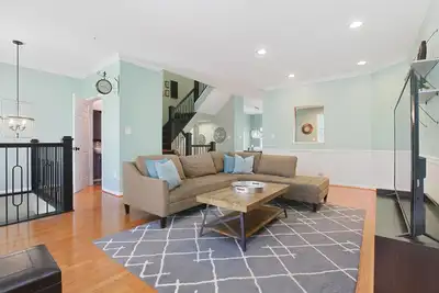 Image de Chic Townhome - Garage, Chef's Kit - Ez 95 Access