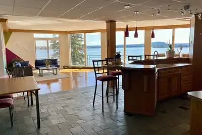 Image de Executive Lakehouse- Sand Beach on 3 private acres with separate Guesthouse