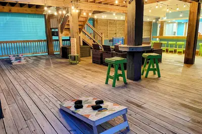 Image de Views from 2 decks - 1000ft to the sand - Huge deck with bar, views and games