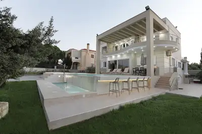 Image de Dream like luxurious villa with a swimming pool and a barbecue at Chania
