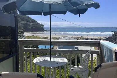 Image de North-End Beach Bach - Family charmer, amazing views, moments from the water.