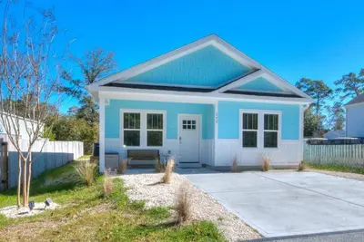 Image de Brand New & Beautiful 3 Bedroom 2 Bath House, Close to Beach, Sleeps 7