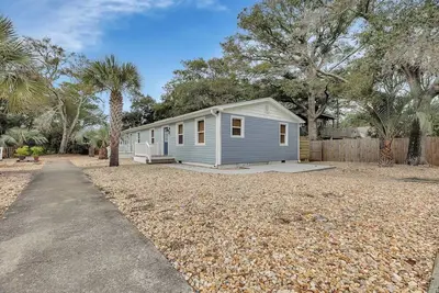 Image de Entire Duplex: 6 Bed, 2 Bath