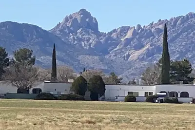 Image de Luxury townhome nestled in the foothills of the historic Cochise Stronghold