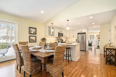 Image de Cove Cottage: Lake Michigan Beach, Sunroom, Patio, Fire Pit, Outdoor Shower