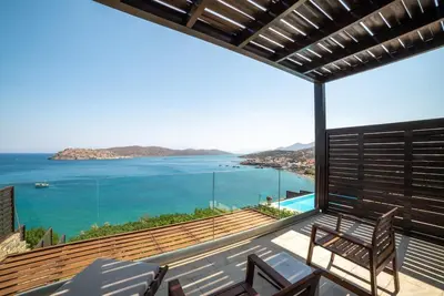 Image de Sea View 6 bdr Villa with a heated pool & access to private beach