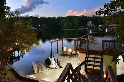 Image de Lakefront Retreat on Lake Tillery – Cozy family Getaway with Dock & Scenic Views