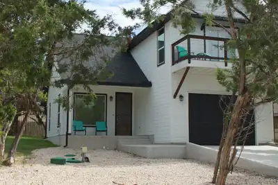 Image de Hotspot to Texas Hill Country, near everything! Sleeps 12-includes 3 king beds\n\n
