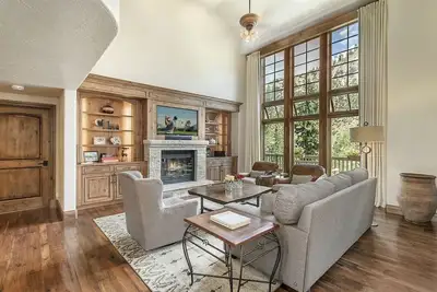 Image de 220 N Fairway Drive, Beaver Creek Resort-On Beaver Creek Golf Course